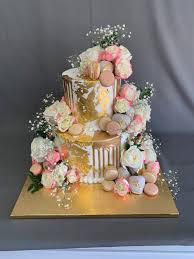 Share the best gifs now >>>. Wedding Cake With Fresh Flowers Skazka Desserts Bakery Nj Custom Birthday Cakes Cupcakes Shop