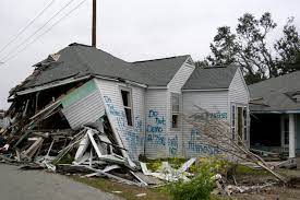 File:House crushed in Hurricane Katrina.jpg - Wikipedia