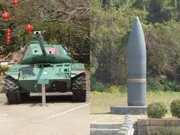 八二三砲戰（中國大陸稱金門炮戰，香港稱金門八二三砲戰），又稱第2次台灣海峽危機（英語：second taiwan strait crisis）指1958年到1979年（戰況最烈為1958年8月23日至10月5日之間）發生於金門、馬祖及其他中國大陸東南沿岸與島嶼的一系列戰役總稱。 中國人民解放軍與中華民國國軍以隔海砲擊為主要. æˆ¦åœ°ã®å‚·è·¡ ã„ã¾ã‚‚è‰²æ¿ƒã é›¢å³¶ é‡'é–€ 2 ã‚³ãƒ©ãƒ  ä¸­å¤®ç¤¾ãƒ•ã‚©ãƒ¼ã‚«ã‚¹å°æ¹¾ Mobile