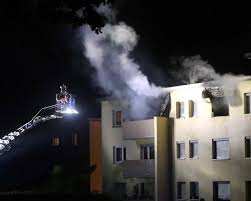 In leverkusen steigt derzeit eine riesige rauchwolke auf: Leverkusen Feuerwehr Loscht Brand In Mehrfamilienhaus In Der Potsdamer Strasse