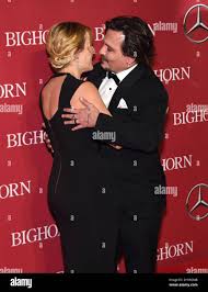 Kate Winslet and Johnny Depp arrives at the world film premiere Finding  Neverland at the Odeon Leicester Square Stock Photo - Alamy