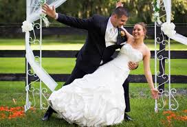 Mar 15, 2017 · your dog is a big part of you and your significant other's life together, so don't forget to feature the little guy in your photos. Black Dog Farm Venue Plant City Get Your Price Estimate