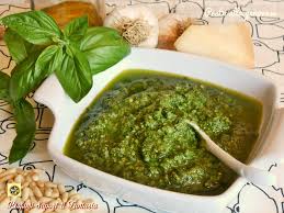 Il pesto alla genovese bimby o tradizionale è uno dei condimenti più amati dagli italiani: Pesto Alla Genovese Come Farlo In Casa Con Il Bimby O Mixer