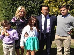 American actress, television producer, talk show host and presenter kelly ripa, was born on 2 october 1970, in stratford new jersey, and rose to prominence in 1990, when she joined the cast of the soap opera called all my children, in which she played the role of hayley vaughan santos for 12 years, which turned out to be one of the most popular characters. Kelly Ripa Mark Consuelos And Their Kids Dish On Their Wild Wonderful Family Ani Bw Businessworld