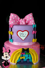 Minnie Mousse Bowtique Cake Vanilla And Chocolate With Caramel Edible Decoration Pastel De Minnie Mouse Fiesta Minnie Pastel De Minnie