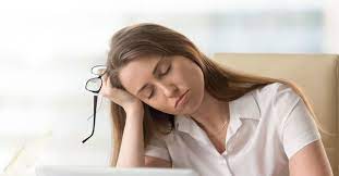 أضرار قلة النوم على الجسم ويب طب