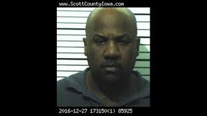 Davenport armed robber captured minutes after robbing Boost Mobile