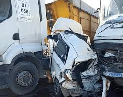 Le bouchon remonte depuis le péage et va remonter avant le péage. Grave Accident De La Route Sur L Autoroute Est Ouest Pres De Bouira