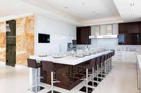 Celeb Home Tour Jay Z And Beyonce S Potential Beverly Hills Estate Style At Home Inside Celebrity Homes Beverly Hills Houses Celebrity Houses