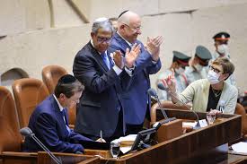 דיווחים, מבזקים ופרשנויות בתחום הפוליטיקה, מדיניות פנים, כנסת והממשלה של מדינת ישראל ממיטב הכתבים של מעריב. Vv F484qkgnuvm