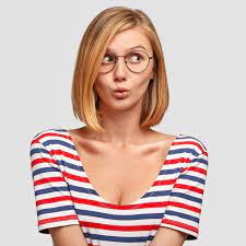 Die frisurentester bietet unbegrenzte ideen inspirationen. Frisuren Mit Brille Die Schonsten Frisuren Fur Brillentrager Frisuren Mit Brille Bob Frisur Brille Pony Frisur Brille