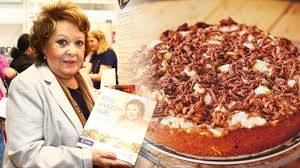 I když zanedlouho oslaví devadesáté narozeniny, jiřina bohdalová rozhodně stále velmi dobře vnímá, co se kolem ní děje. Strouhany Kolac Jak Ho Miluje Jirina Bohdalova Diky Jedne Vlacne Ingredienci Je Skutecne Lahodny Lifee Cz