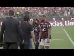 24 de novembro de 2019. O Governador Wilson Witzel Se Ajoelha Em Frente Ao Gabigol Youtube