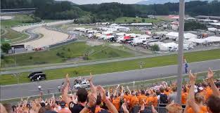 Mercedes kende twee ongebruikelijk slechte oefensessies. Video Proef De Sfeer Van De Max Verstappen Tribune In Oostenrijk