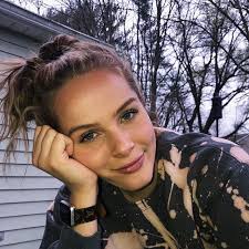 Lucia Peterson's Instagram, Twitter & Facebook