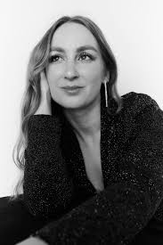 What are some community groups and activities for families in Comox Valley?