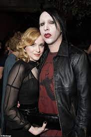 Evan rachel wood revealed on saturday that she filed a police report last month after marilyn manson's wife threatened to release damaging photos from when the westworld star was underage. Marilyn Manson Said He Fantasized About Smashing Evan Rachel Woods Skull In With A Sledgehammer Newsopener