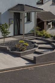 Bauvorhaben Fur Einen Kleinen Aber Modernen Vorgarten Mit Einem Hauch Klassik Durch Die Geschwungene Wegfuhrung U Vorgarten Modern Vorgarten Vorgarten Terrasse