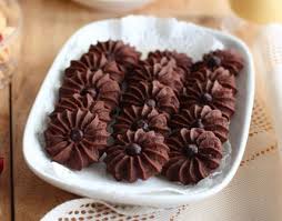 Nikmati lembutnya setiap gigitan dari sajian kue muffin coklat yang enak. Resep Kue Semprit Mawar Coklat Enak Renyah Menuresepkue Com