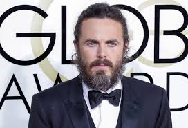 A sajtón keresztül üzengetnek