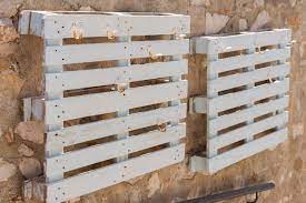 Dafür braucht man natürlich paletten, werkzeug und eine gute planung. Garderobe Aus Palette Ideen Und Tipps Zum Selbermachen