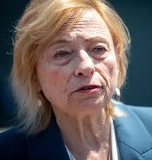 Lynn Stringer (@lynnstringer)