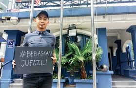 Bekas pegawai kanan polis jsjk bukit aman, datuk kamaruddin mat desa disiasat kerana mengingkari sop menerima tetamu polis dan menjamu raya dalam hari pertama sambutan raya di kediamannya tular di media sosial. Jufazli Ditahan Di Bukit Aman Ahad Akan Disiasat Di Tawau Peguam Borneo Today