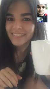 Un amor de pantallas y redes en Cuba