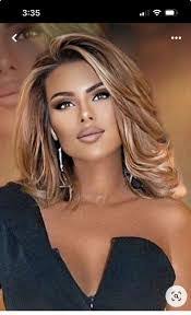 Elsa Corral's Instagram, Twitter & Facebook