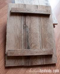 Pallet wood is really helping the people to get some how to make a wood picture frame? Diy Pallet Photo Frames Photo Transfer Technique