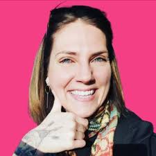 Ich habe einen neuen Job und arbeite jetzt als Real Estate Project Manager… 