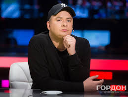 Его имя знакомо не всем, в отличие от творческого амплуа. Danilko Otec Ustraival Deboshi Po Pyanoj Lavochke Bil Mamu Ya Vsem Vral Chto Moj Papa Professor Gordon