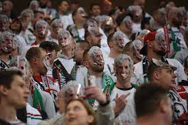 Dla stołecznego klubu to pierwsza wygrana z zespołem ze śląska od grudnia 2018 roku. Oprawa I Racowisko Kibice Na Meczu Legia Warszawa Lech Poznan Zdjecia Gol24