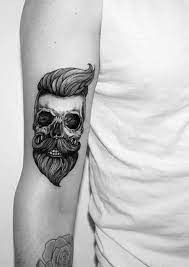 40 Kleine Tattoo Designs Fur Manner Mit Tiefen Bedeutungen Tattoo Designs Men Small Tattoos Small Tattoo Designs