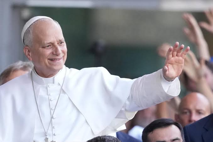 Pope Leo calls for dialogue over conflict, says young Catholics are a sign  of hope - Los Angeles Times