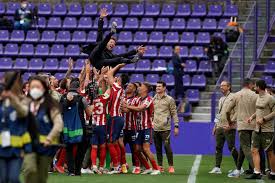 Centenares de seguidores del atlético de madrid han tomado este sábado la ciudad de valladolid a pesar de no poder entrar al estadio. Avef2ugdedg8im