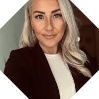 Cassandra Goetz's Instagram, Twitter & Facebook