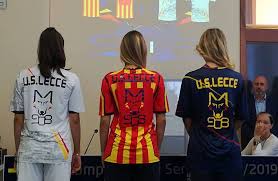 Potete acquistare le maglie 20/21 neutre o con. Maglie Lecce 2018 2019 Autoprodotte Con Marchio M908