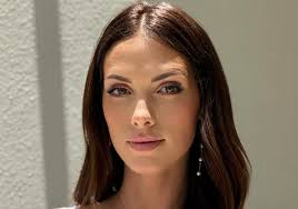 Jacquelyn May's Fashion Advice Sparks Debate