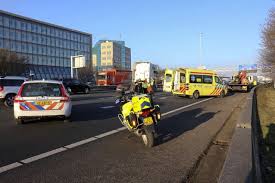 O samsung galaxy a20 é um smartphone android completo, que não tem muito a invejar aos mais este samsung galaxy a20 é um produto com poucos concorrentes em termos de multimídia graças. Motorrijder Gewond Bij Ongeluk A20 Nieuws Op Westlanders Nu