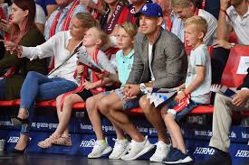 Maybe you would like to learn more about one of these? Skier Statt Fussballschuhe Robben Habe Uberlegt Zuruckzukommen