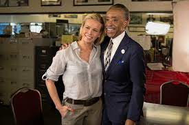 In 2002, chelsea was one of the stars of oxygen's girls behaving badly (2002). Bild Zu Chelsea Handler Bild Chelsea Handler Filmstarts De