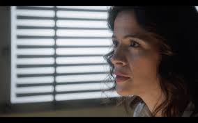 Sors-moi d'icitte avant que j'y saute dans face à c'te câlisse, là! »