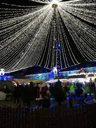 Și fiindcă moș crăciun și cu spiridușii nu stau locului o clipă, ajung și la brașov. Targul De CrÄciun Wurstjuly Fleischislife
