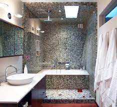 Kamar mandi yang tidak terlalu luas cocok untuk diaplikasikan dengan desain minimalis. 40 Desain Kamar Mandi Ukuran Kecil Minimalis Terbaru 2021 Rumahpedia