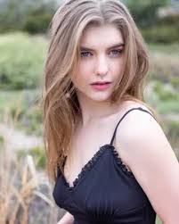 Lyliana Wray's Instagram, Twitter & Facebook