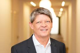 Die dz bank ag ist das spitzeninstitut der genossenschaftlichen finanzgruppe volksbanken raiffeisenbanken und zentralbank für wer ist die dz bank, wie arbeiten wir, was bedeutet „die. Vorstand Und Aufsichtsrat V Bank