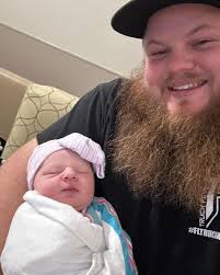 Finally got the @cervinisauto Cowl hood painted and installed huge shoutout  to @veronesautomotivesolutions for getting it painted up for me and taking  the time today to help with installing it! #alumiduty #atlasblue #