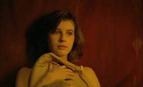 Playing a dual role as polish choir soprano (weronika) and a french music teacher (veronique). Irene Jacob In The Double Life Of Veronique Directd By Krzysztof Kieslowski Double Life Krzysztof Kieslowski Dreamlike