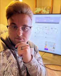 Optimizing LinkedIn profile for graphic design